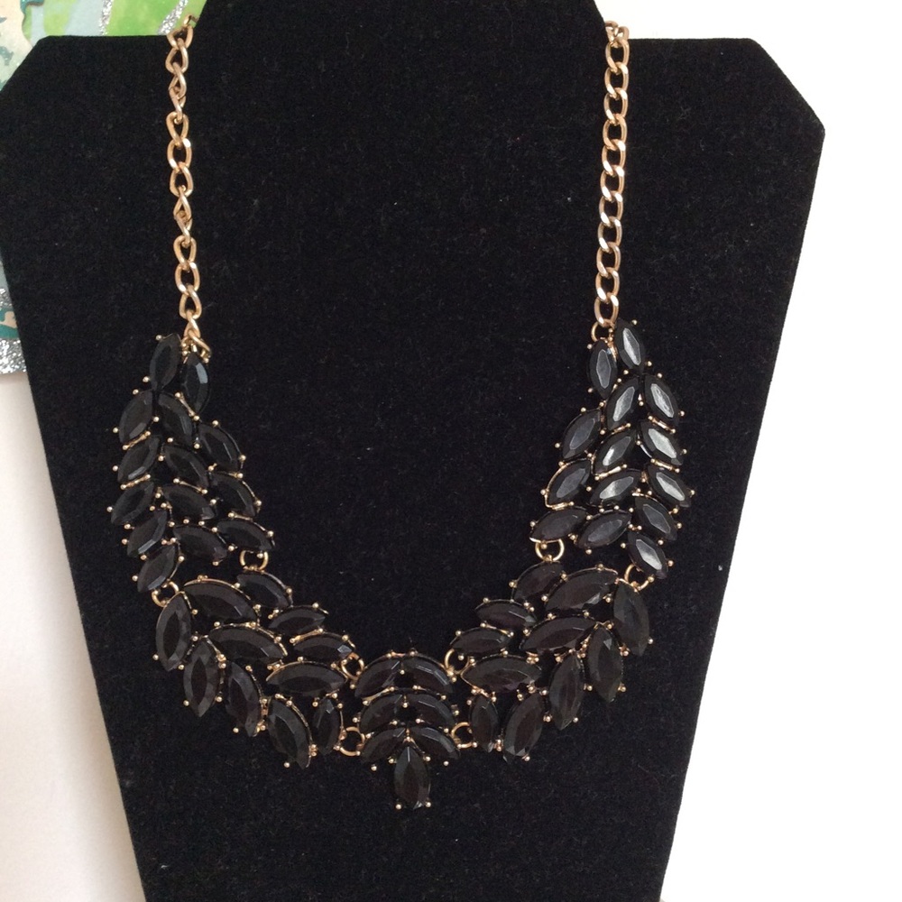 Statement Necklace. 🌷Gorgeous